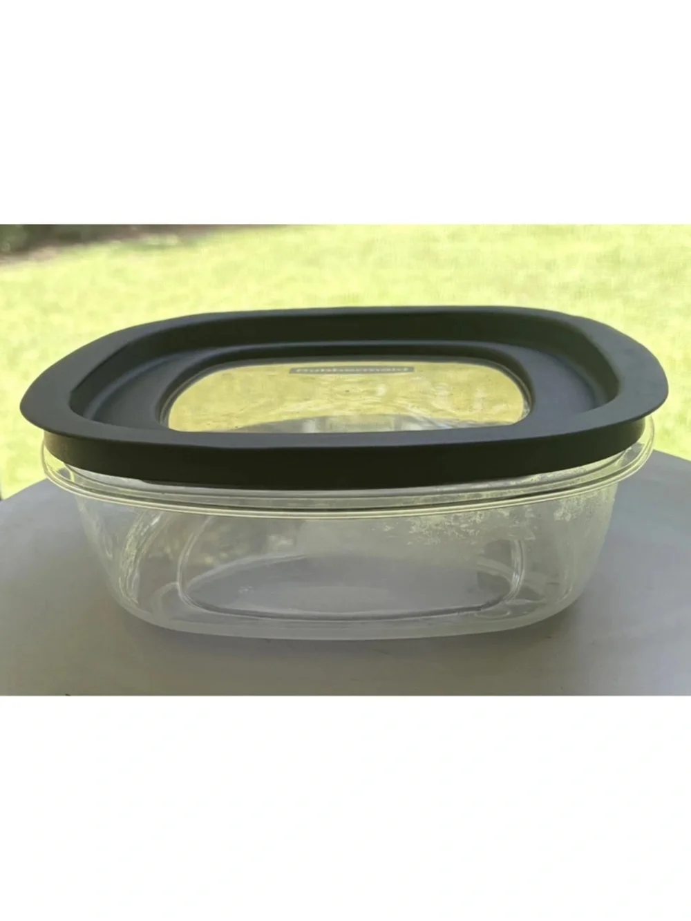 Rubbermaid Clear Premier 9 Cup Storage Container & Black Lid FG 7H78